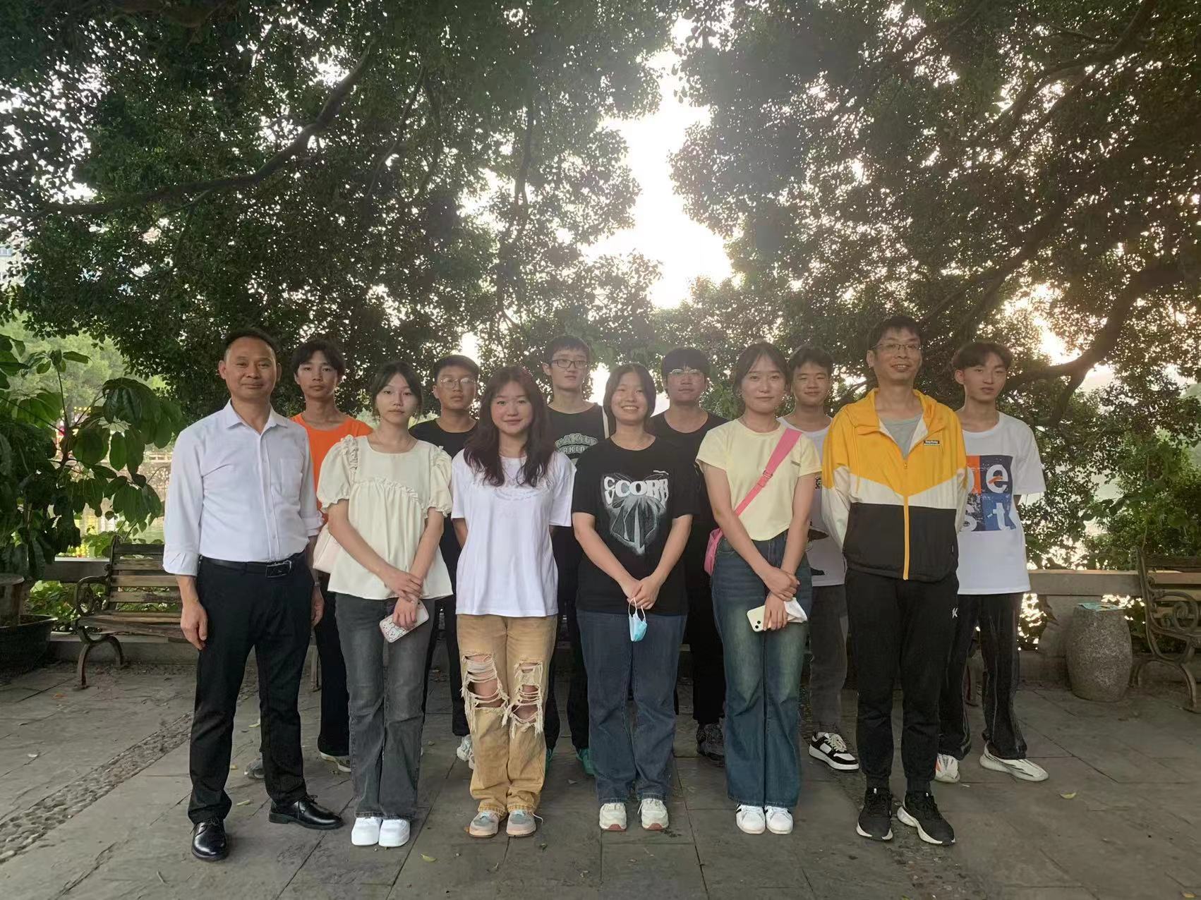 民心守護：奔走10000里！把“現(xiàn)場”搬到學生面前