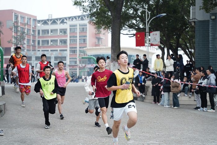 瀘縣建校舉行第五屆校園冬季迷你馬拉松比賽