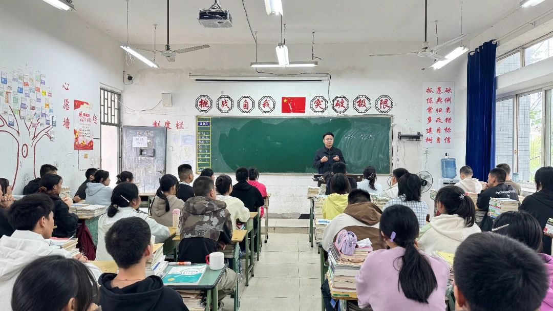 瀘縣建校舉行2024屆高考校友獎(jiǎng)學(xué)金頒獎(jiǎng)儀式
