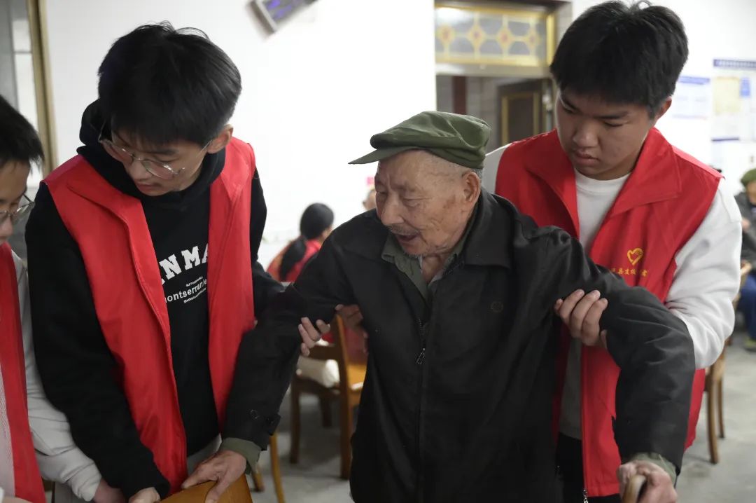 瀘縣建校開展2024年重陽(yáng)節(jié)志愿服務(wù)活動(dòng)