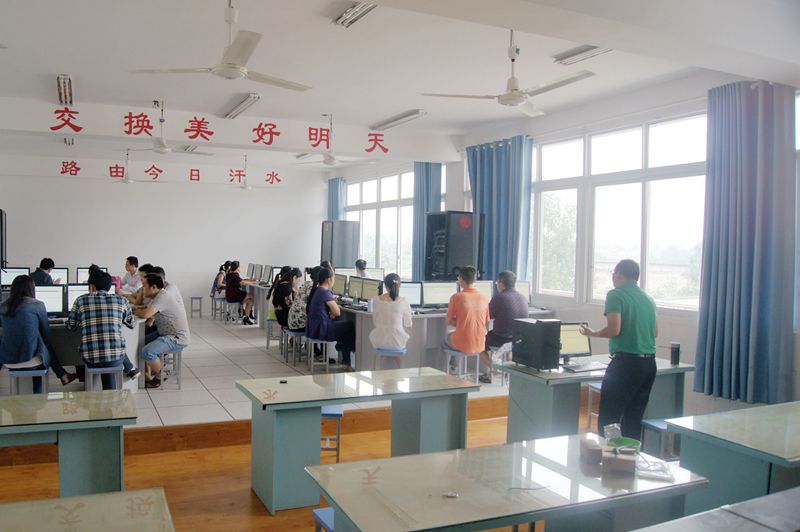 信息中心開(kāi)展數(shù)字化校園平臺(tái)試題庫(kù)管理系統(tǒng)培訓(xùn)