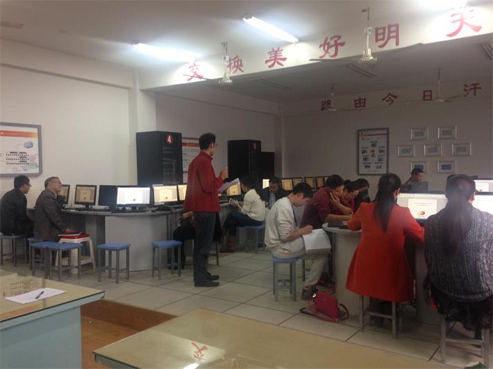信息中心組織老師進(jìn)行私有云存儲系統(tǒng)的培訓(xùn)