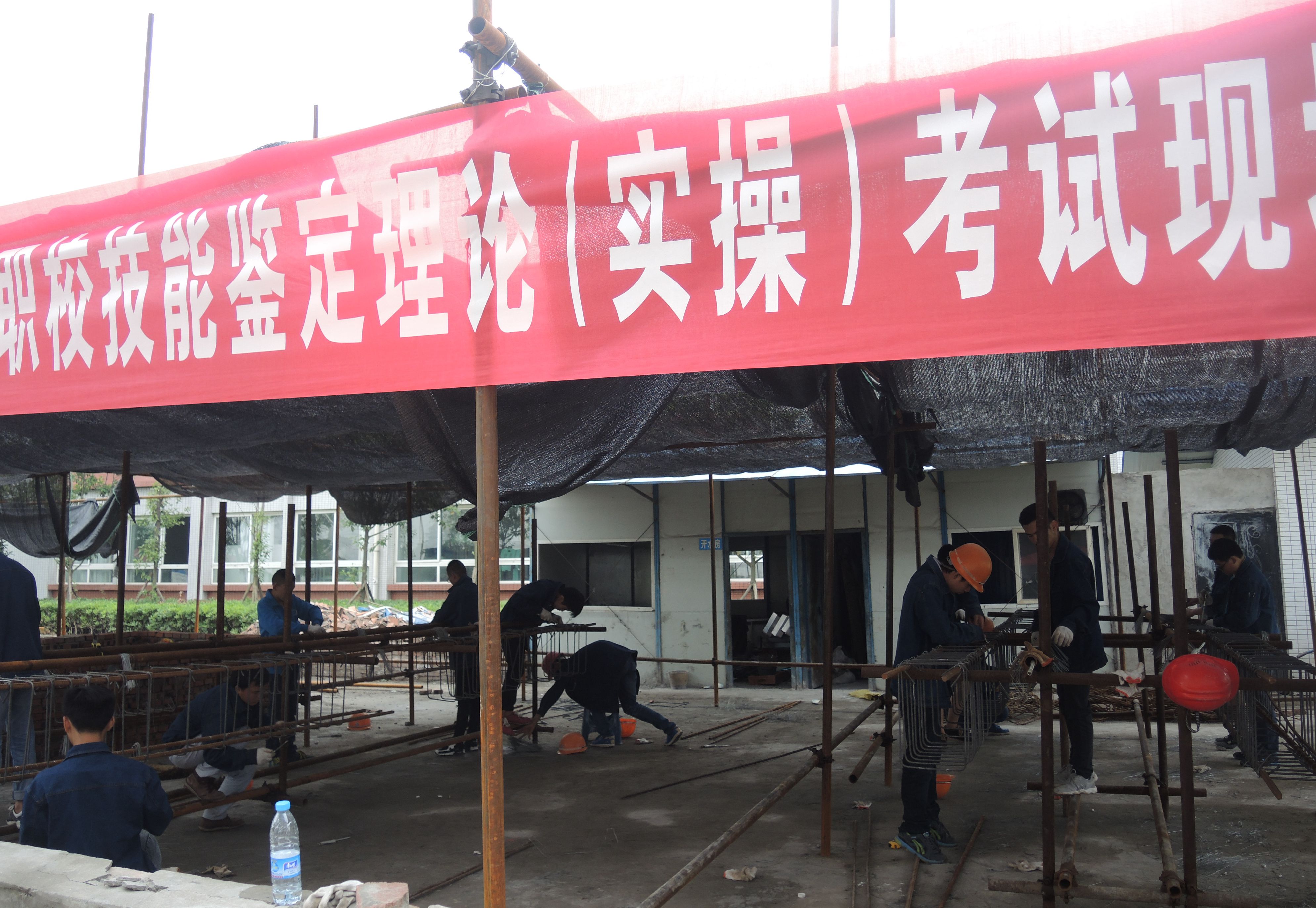 瀘縣建校對(duì)自貢職校進(jìn)行了2015年春期鋼筋工工種鑒定