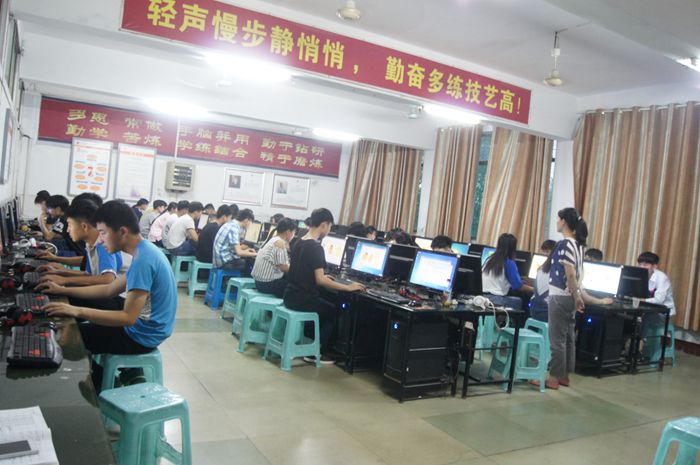 14級學(xué)生技能鑒定順利結(jié)束