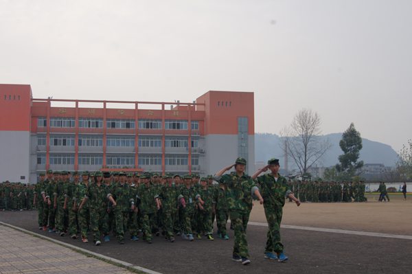 瀘縣建校新生軍訓開訓