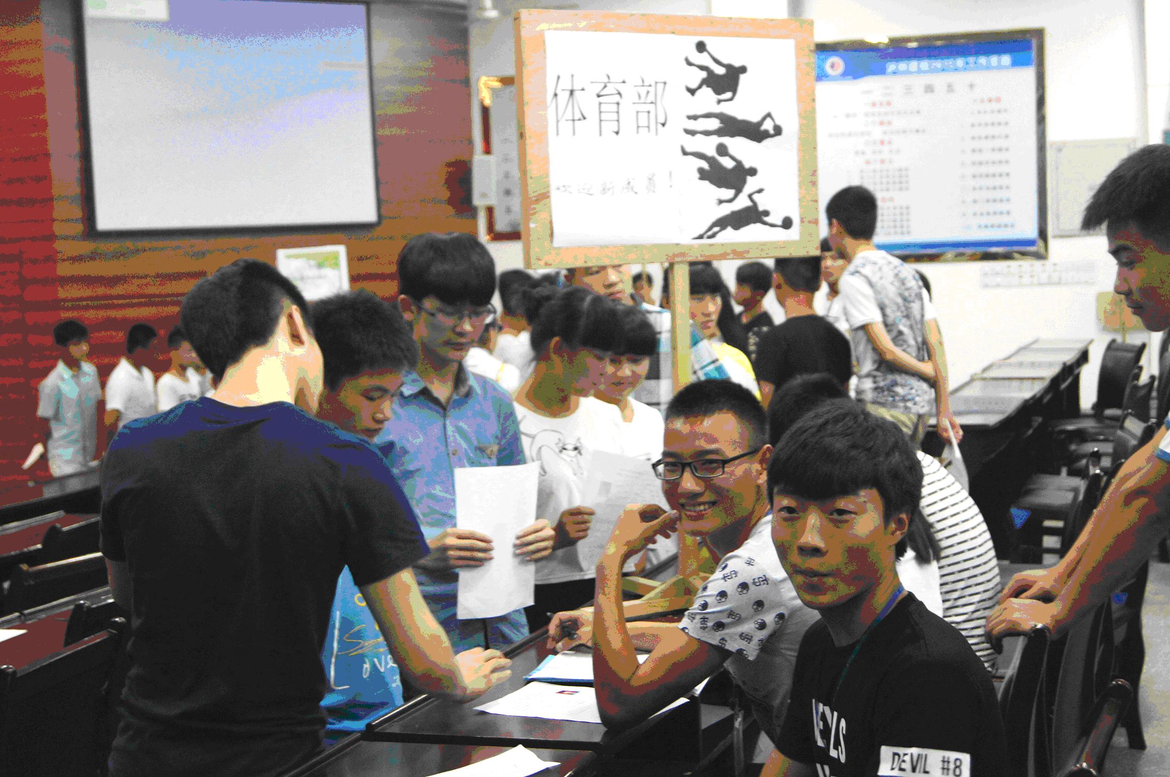 關(guān)于瀘縣建校2015春學(xué)生會團委會學(xué)生干部招新面試活動報道