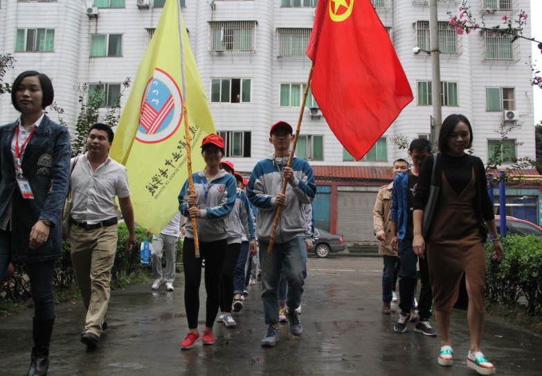 關(guān)愛空巢老人   弘揚(yáng)服務(wù)精神