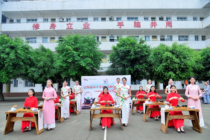 風采建校人  人人皆出彩 ——瀘縣建校舉行2019年職業(yè)教育活動周現場展示活動