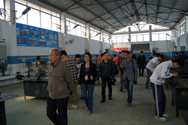 瀘縣建校與瀘職院開展建筑實(shí)訓(xùn)基地建設(shè)研討活動