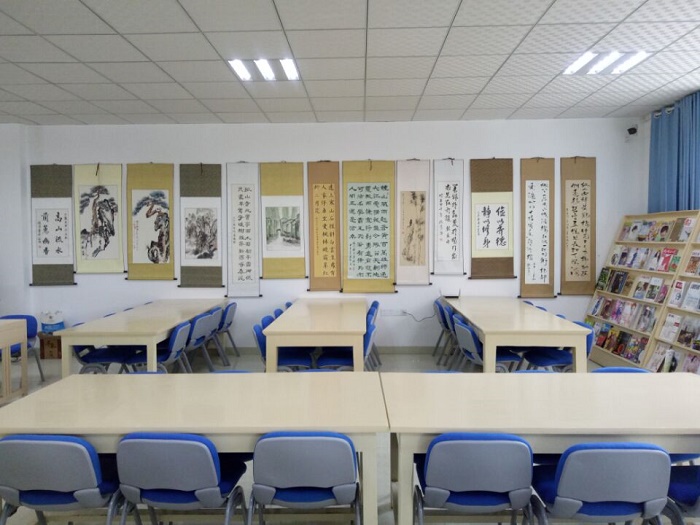 改善辦學(xué)條件，圖書(shū)館建設(shè)上檔升級(jí)
