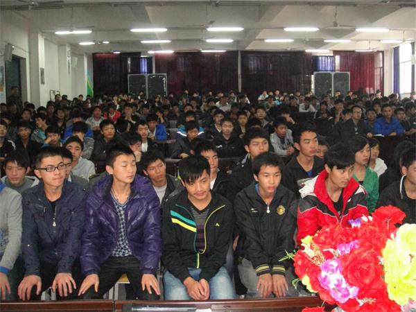 成才學生--企業(yè)家楊東平來集團交流學習