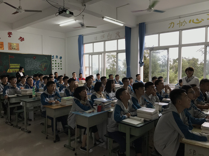 土木工程系舉行教學(xué)研究、交流活動(dòng)