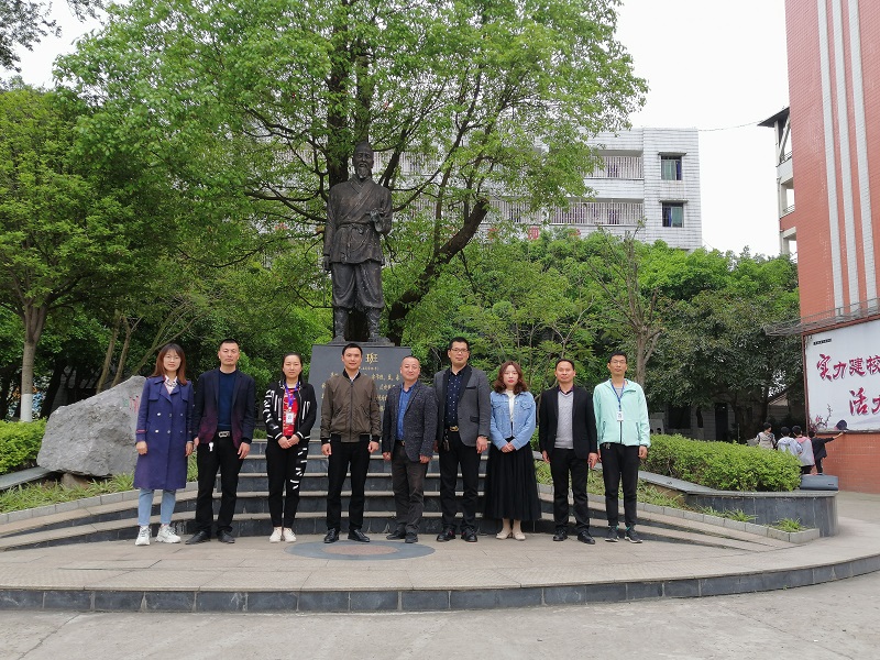 四川省興文縣職業(yè)技術(shù)學(xué)校到瀘縣建校交流學(xué)習(xí)計(jì)算機(jī)應(yīng)用專業(yè)校企合作工作